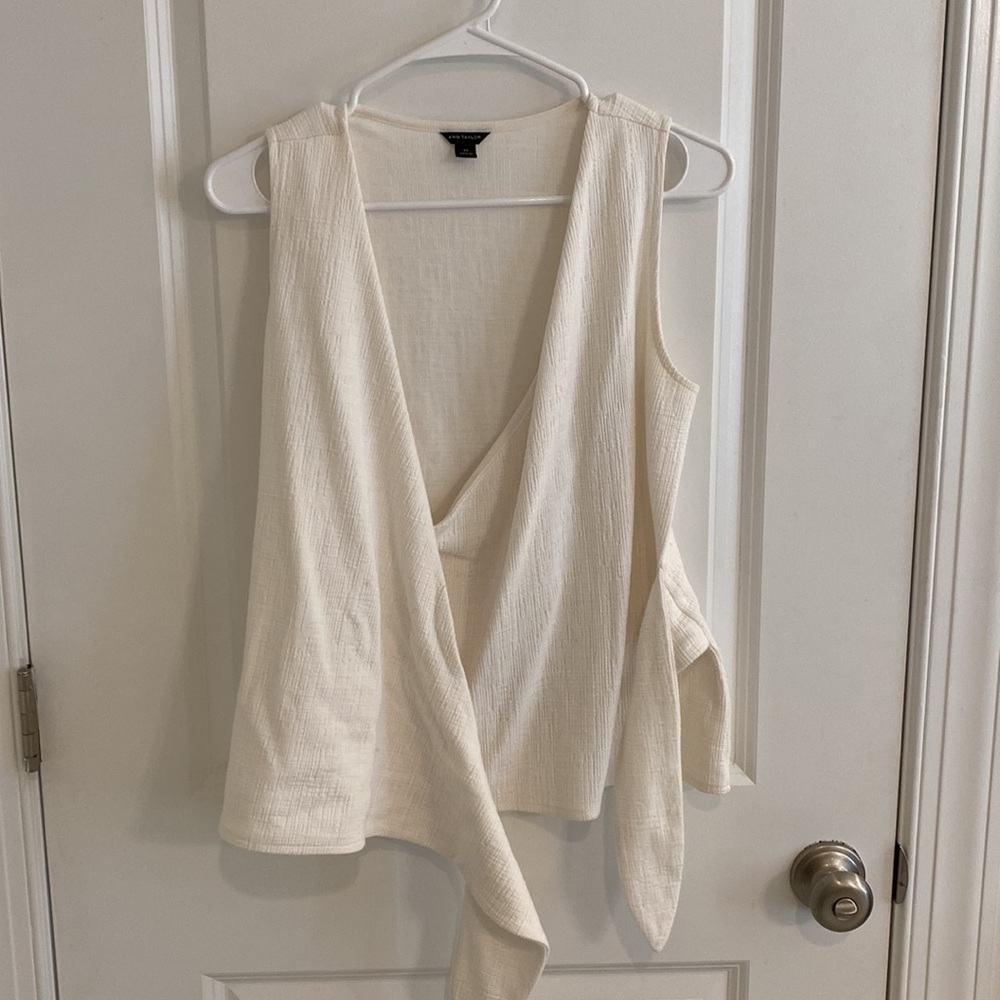 Ann Taylor Knot front top - Picture 5 of 5